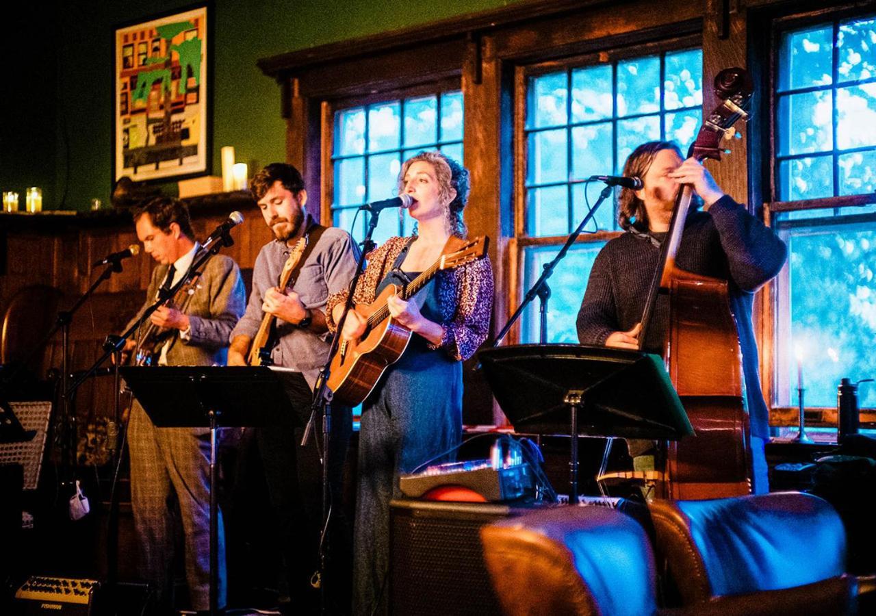 Apple Tree Inn Lenox Εξωτερικό φωτογραφία