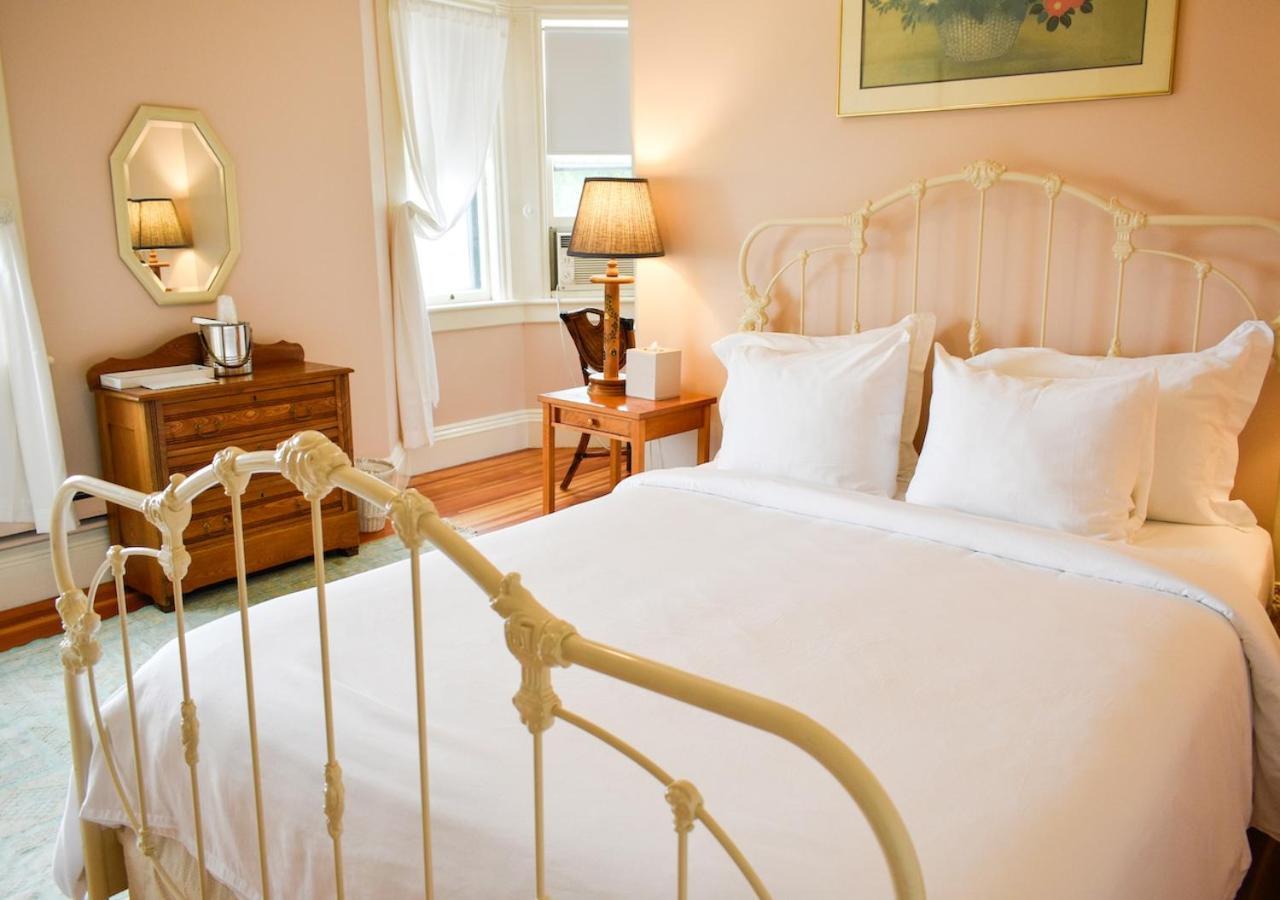 Apple Tree Inn Lenox Εξωτερικό φωτογραφία